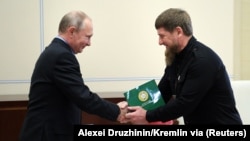 Очільник Росії Володимир Путін (ліворуч) і керівник Чечні Рамзан Кадиров. Резиденція біля Москви, 15 червня 2018 року