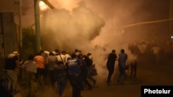 Amrenia - Protesters are dispersed by riot police in Yerevan's Sari Tagh neighborhood, 29Jul2016.
