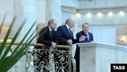 Беларусь - Владимир Путин, Александр Лукашенко и Нурсултан Назарбаев во Дворце независимости в Минске, 24 октября 2013 г. 