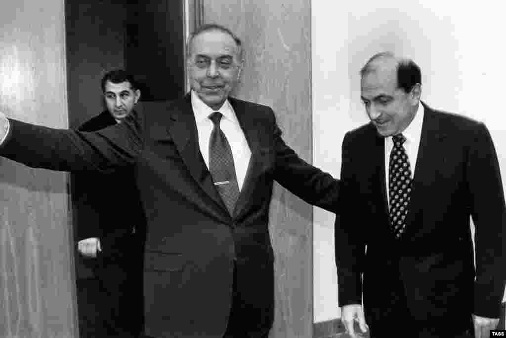 Berezovsky şi preşedintele azer Geidar Aliev, 5 martie 1999.