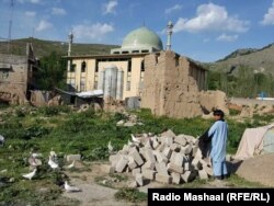 د خیبر په تیرا میدان کې د مسجد ترڅنګ یو ړنګ سکول: انځور له ارشیفه