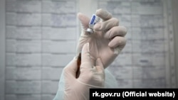 Вакцинація кримчан на материковій частині України визнаватиметься на півострові, стверджує місцева влада