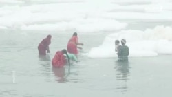 هند کې د یمنا سیند ککړتیا مذهبي مراسم اغېزمن کړي
