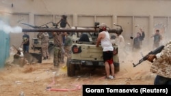 A fighter loyal to Libya's UN-backed government fires toward the forces loyal to Khalifa Haftar on the outskirts of Tripoli. (file photo)