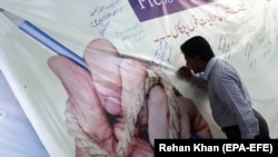 په پاکستان کې خبریالانو په تېرو څه د پاسه درو کلونو کې د رسنیو پر ازادۍ د محدودیتونو ضد په بیا بیا مظاهرې وکړې - پخوانی انځور. 