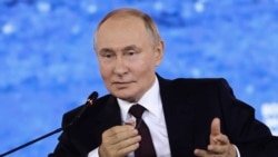 Putin vorbește la un forum economic din orașul portuar Vladivostok, Rusia, din Orientul Îndepărtat, pe 5 septembrie.