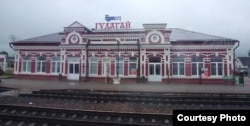 Чыгуначны вакзал на станцыі «Гудагай», апошняй беларускай станцыі перад мяжой з Літвой. Быў пабудаваны разам з лініяй з Новай Вільні ў Менск на пачатку 1870-х.