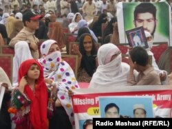 د جلسې ګډونوال وايي د دوی خپلوان دې خوشې کړل شي.