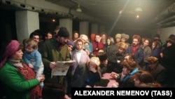 Бомбанех лечкъина Нохчийчоьнан бахархой газет доьшуш бу. 1994-чу шеран дечкен-беттан 24-гIа. Неменов Александран а, Морковкин Анатолийн а сурт