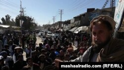 ترکستان بېټنی په جنډوله کې مظاهره چیانو ته وینا کوي
