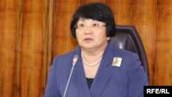 Roza Otunbaeva anunță victoria în referendum