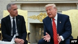 Premierul canadian Mark Carney a fost primit marți la Casa Albă, în Biroul Oval, de președintele SUA, Donald Trump. 