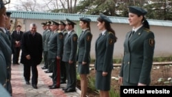 კოკოითის შეხვედრა ეკონომიკური უსაფრთხოების თანამშრომლებთან