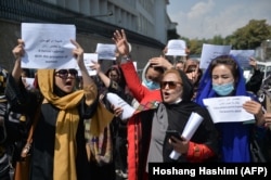 Kabulban, Herátban és Mazár-e Sarifban tiltakoztak a hétvégén, 2021. szeptember 3-án afgán nők, jogaik garantálását követelve a hatalmat megszerző táliboktól