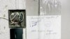 Апячатаныя дзьверы менскага офісу Радыё Свабода пасьля налёту сілавікоў 16 ліпеня 2021 году