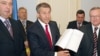 Іван Кириленко (у центрі)