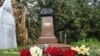 Памятник Нестору Лакоба в Сухумском ботаническом саду
