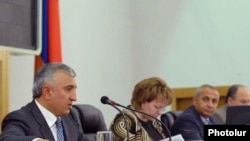 Գեւորգ Դանիելյանը ելույթ է ունենում Ազգային ժողովում