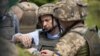 Președintele Volodimir Zelenski, vizitând linia frontului în Donbas