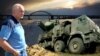 Російський голова Криму Сергій Аксьонов та ЗРГК «Панцир» на тлі Керченського мосту. Колаж