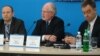 Міжнародні експерти IFES Гевін Вайзе, Пол Гарріс та Стів Кенгем 