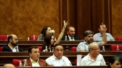 Հեռացող խորհրդարանական ընդդիմությունը գրեթե չմասնակցեց ԱԺ արտահերթ նիստի քննարկումներին