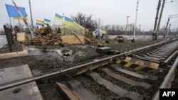 A blockade by nationalist Ukrainian lawmakers and veterans of the ongoing war in the east has caused almost all rail traffic in the Donetsk and Luhansk regions to cease. (file photo)