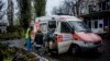 Новоайдар. Щоденно на Донбас відправляються декілька десятків волонтерських екіпажів із допомогою бійцям АТО та місцевим мешканцям. Група волонтерів на фото доставляє медичне обладнання та медикаменти з-за кордону у військові госпіталі, стабілізаційні пункти і цивільні лікарні