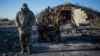 Це і є цей &laquo;трон&raquo;. Він зроблений із уламків від снарядів, самих снарядів, які не здетонували, куль, гільз, шматків гранат, частин розбитих бойових машин. Весь матеріал для цього витвору волонтера зібрано ледь не з усієї лінії зіткнення. Мета &laquo;трону&raquo; &ndash; нагадувати людям про те, що війна триває. І не тільки зараз, а довгі роки